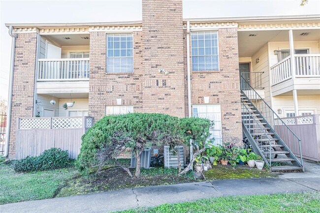 Building Photo - 2626 Holly Hall St