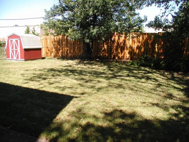 Building Photo - 29 Knapp Ave