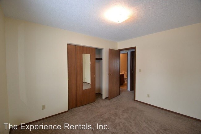 Building Photo - 3 br, 2 bath House - 5003 S. Drexel Drive