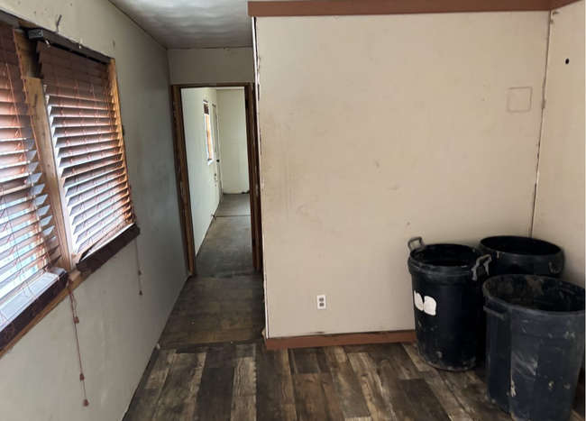 Building Photo - $650/Month $650/Deposit