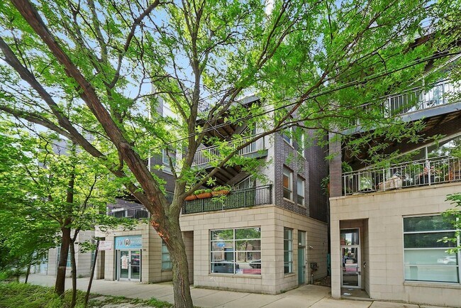Foto del edificio - 2629 W Chicago Ave