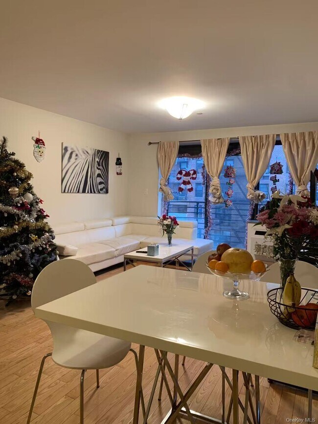 Foto del edificio - 132-35 Sanford Ave