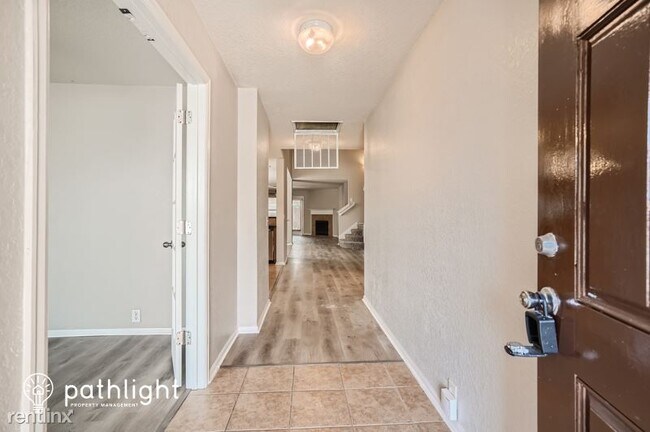 Foto del edificio - 5 br, 3.5 bath House - 3827 Valencia Peak ...