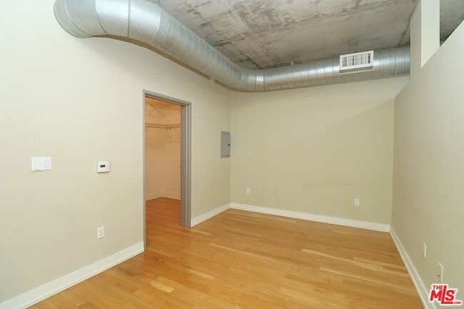 Building Photo - 645 W 9th St