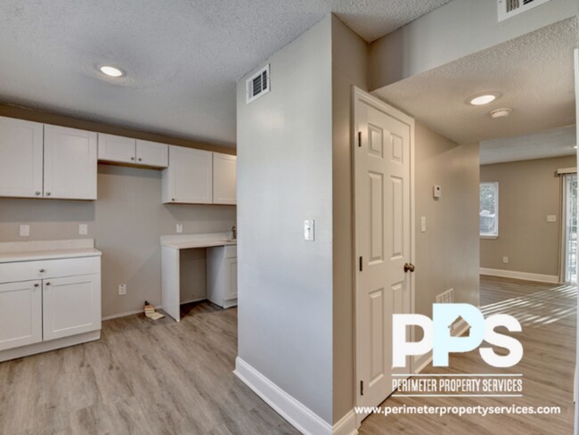 Foto del edificio - 390 W Lake Ave NW