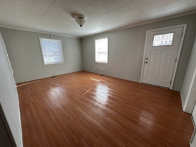 Building Photo - 402 Parker Ave