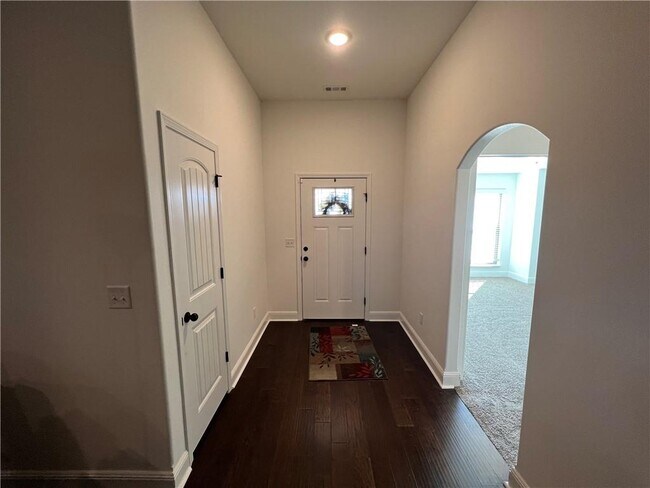 Building Photo - 324 Fox Cir