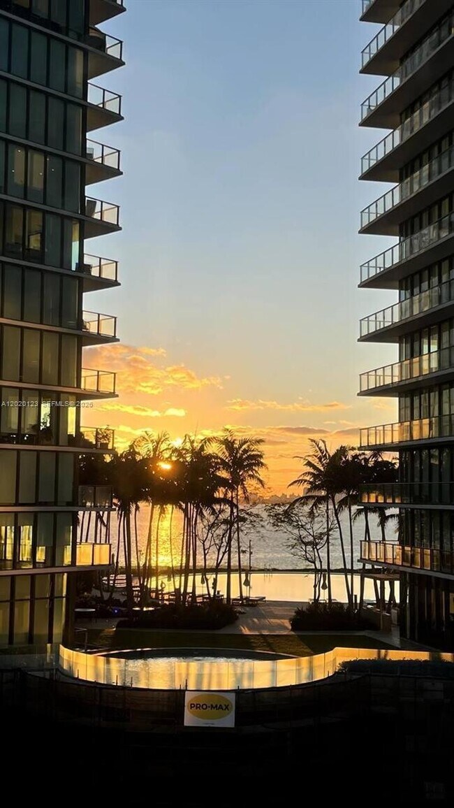 Foto del edificio - 501 NE 31st St