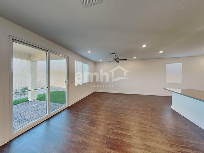 Building Photo - 284 Yasmin Daylily Pl