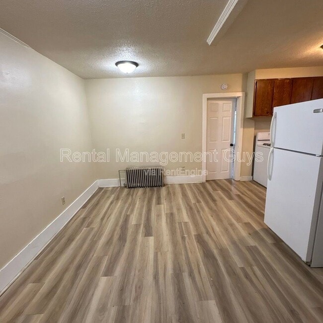 Building Photo - 65 George St E