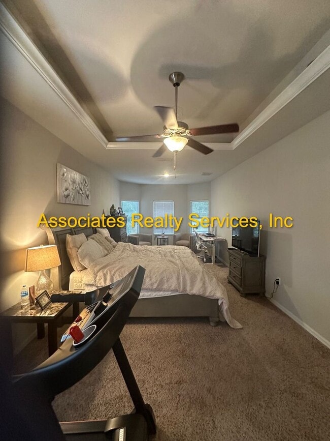 Foto del edificio - Spacious 4-Bedroom Home with Office in Portofino!  LOOK!