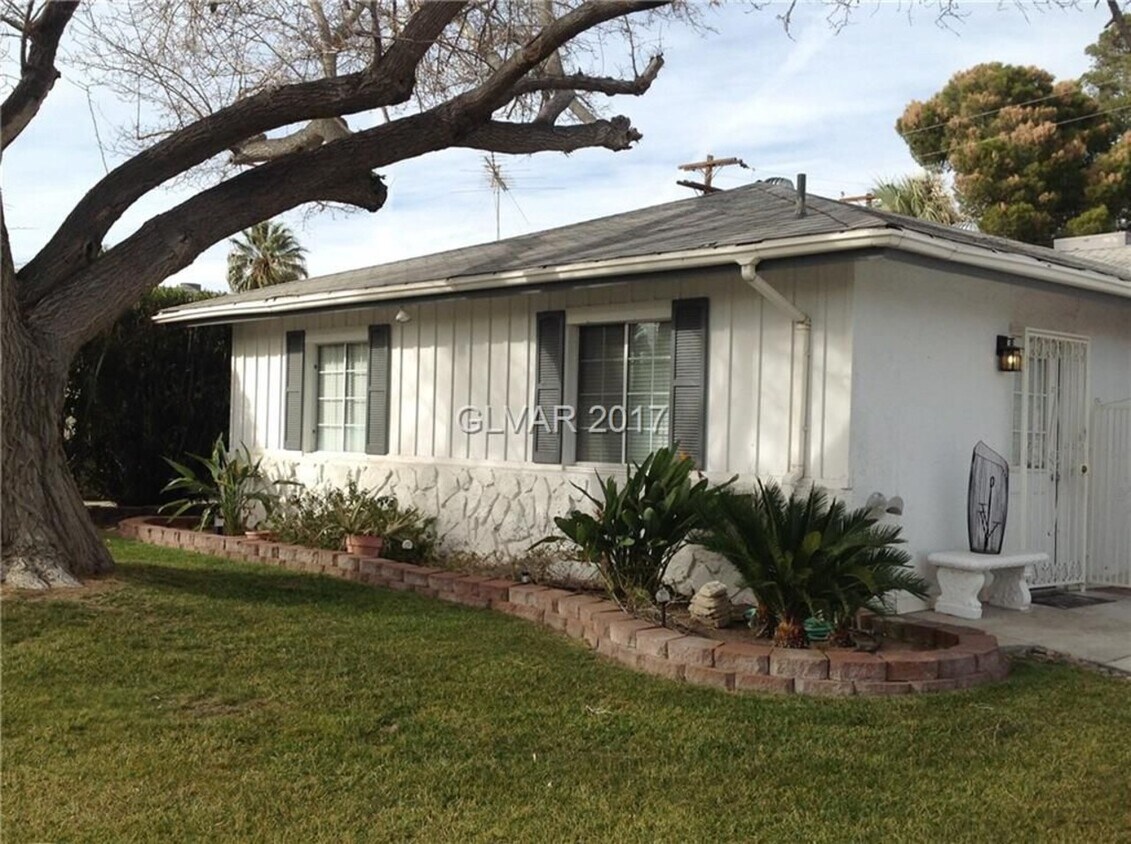 Primary Photo - 2208 Sunland Ave.