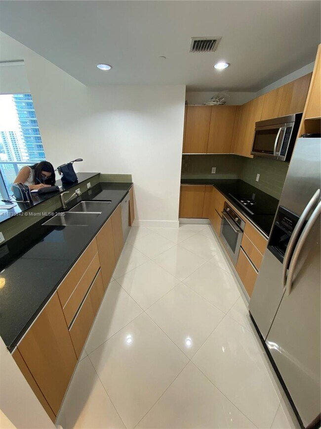 Building Photo - 1050 Brickell Ave