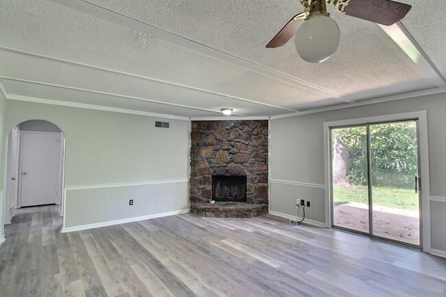 Building Photo - 384 Tara Ridge Cove