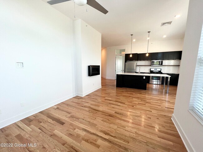 Building Photo - 308 Excelsior Ave