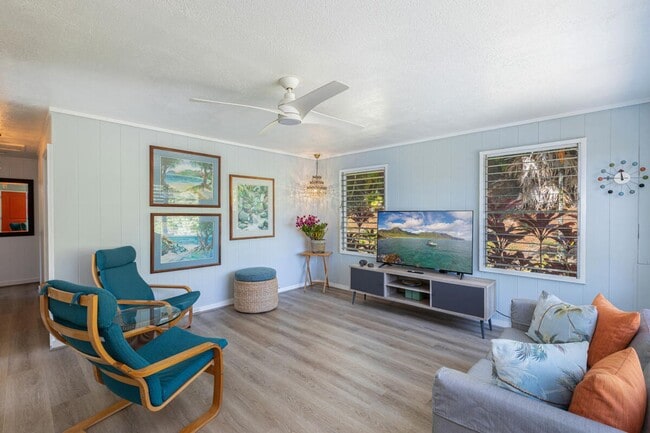 Building Photo - Charming 2 Bedroom Rental with Stunning Mountain Views – Available only April 15 to October 31, 2026