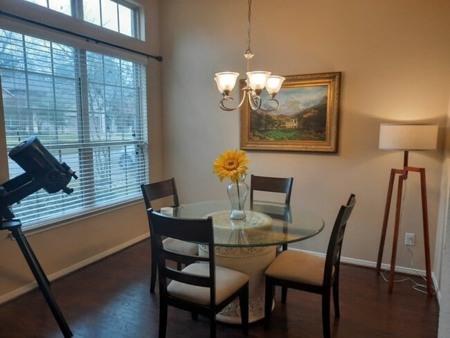 Building Photo - 2459 Garden Falls Dr
