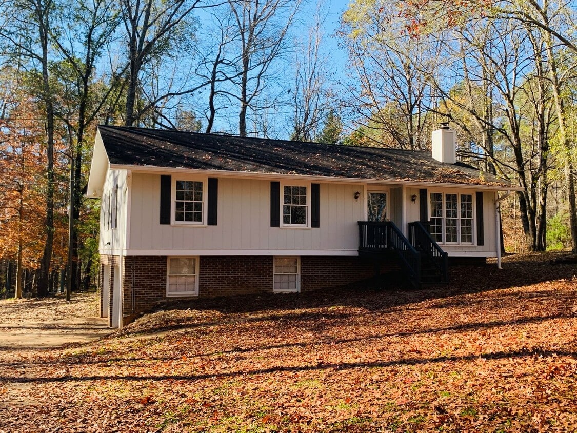 home! 3 bed, 2 full baths, 2 car g... House Rental in