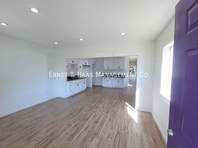 Photo - 200 N Acacia Ave House