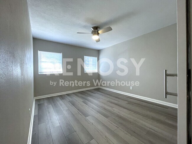Building Photo - Freshly Renovated 2 Bed/1 Bath Apartment in Clearwater