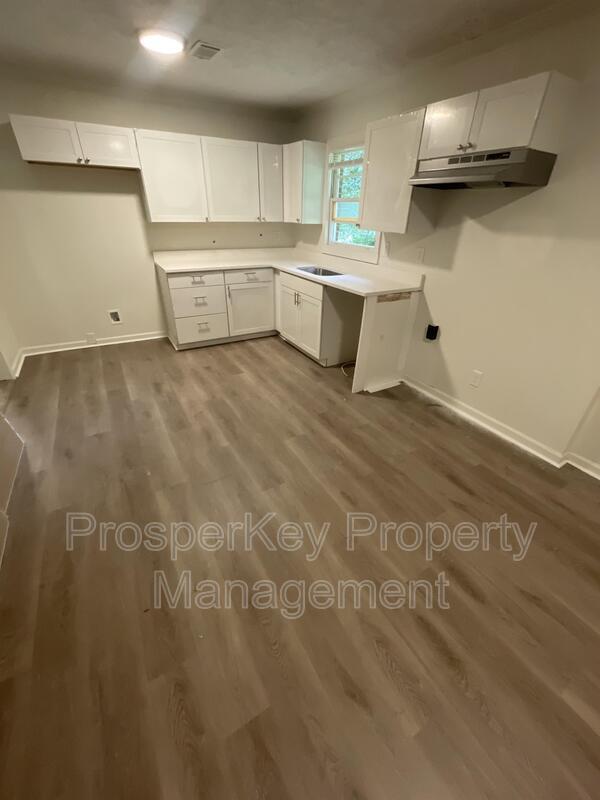 Building Photo - 418 E Northwoods Dr