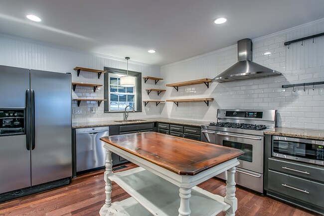 Building Photo - 308 Highland Ave