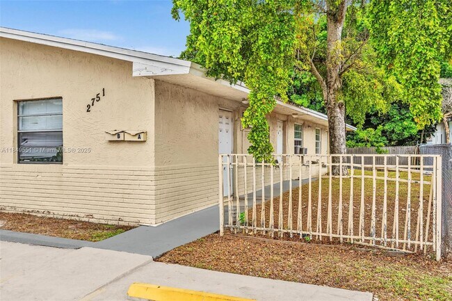 Foto del edificio - 2751 NW 14th Ct