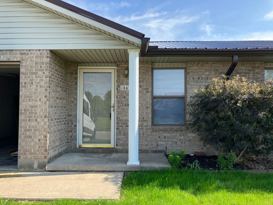 Primary Photo - Charming 2-Bedroom Ranch in Peaceful Piqua...