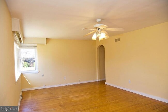 Building Photo - 303 Holme Ave