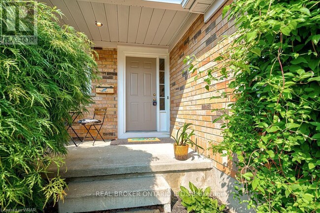 Building Photo - 555 Mariner Dr