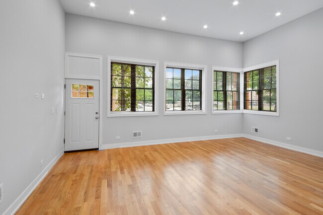 Foto del edificio - 1349 N Noble St