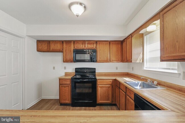 Building Photo - 180 Stoney Dr