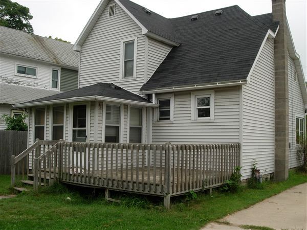 Building Photo - 313 Elm St
