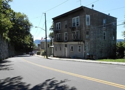 Primary Photo - 29 Secor Rd