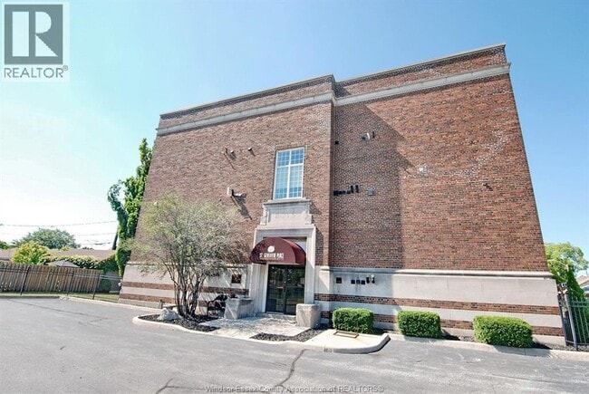 Building Photo - 647 Irvine Ave