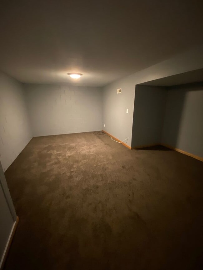 Building Photo - 2 Bedroom Single Family