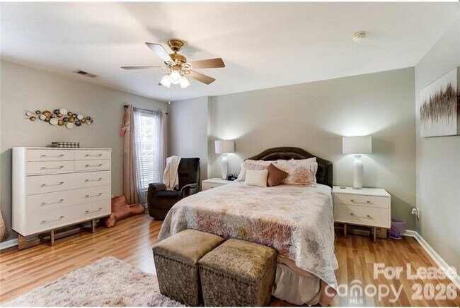 Foto del edificio - 4102 Christine Ln