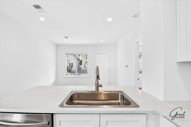 Foto del edificio - 3175-3177 Jacob - Grit and Grind Ventures LLC