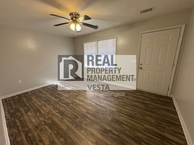 Foto del edificio - 406 Russell Pkwy