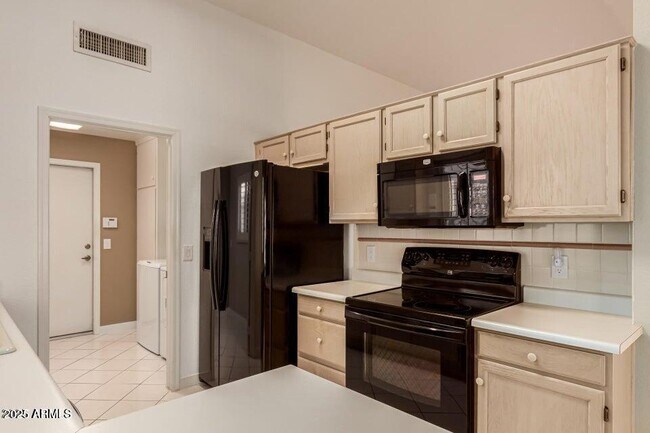 Building Photo - 9136 W Sequoia Dr