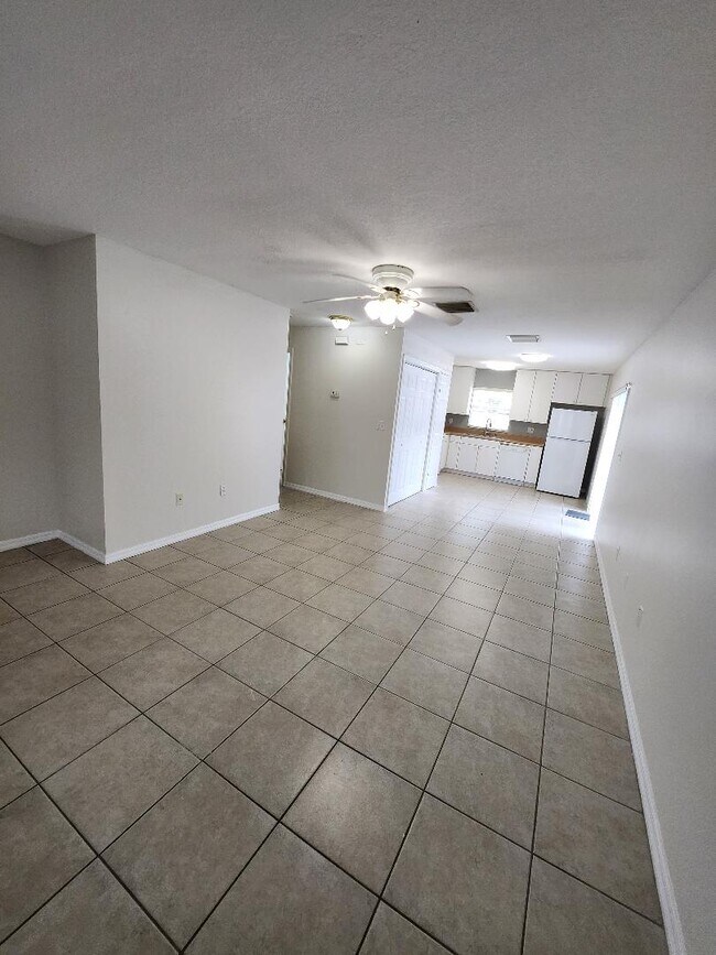 Foto del edificio - 6824 N Sterling Ave