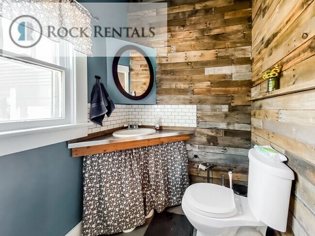 Foto del edificio - 4 Bed 2.5 Bath House in Convenient Location