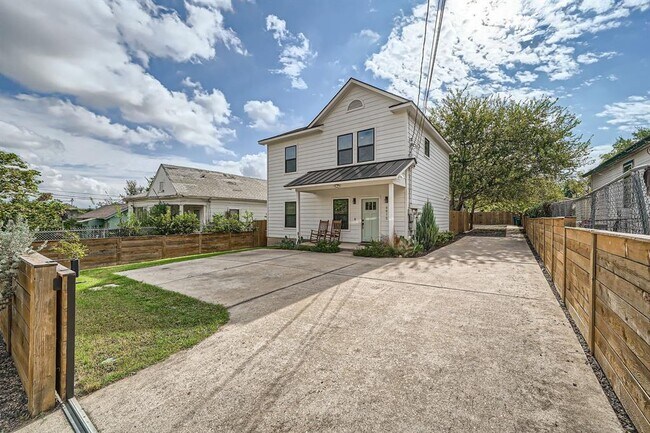 Foto del edificio - 6915 Carver Ave