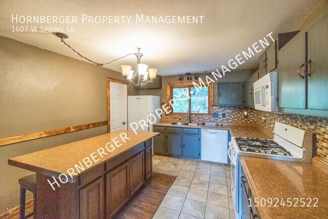 Building Photo - 1407 W Spring Ln