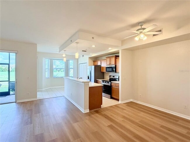 Foto del edificio - 819 Fairwaycove Ln