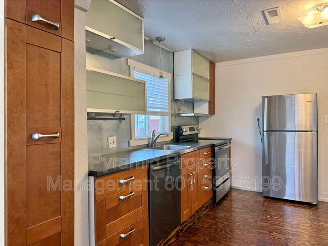 Foto del edificio - 729-731 W 100 S