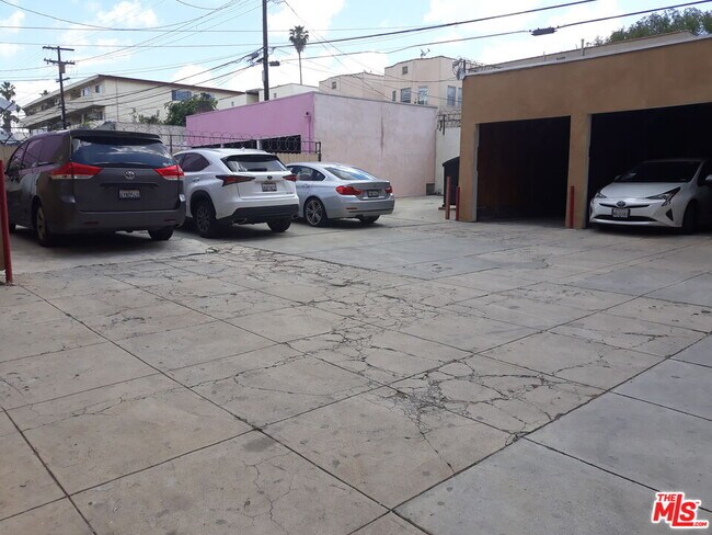 Foto del edificio - 150 S Kenmore Ave