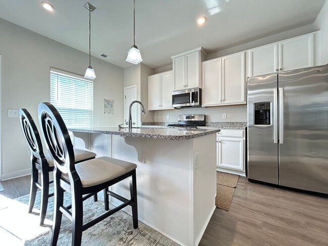 Building Photo - Welcome to this inviting 3-bedroom Condo! ...