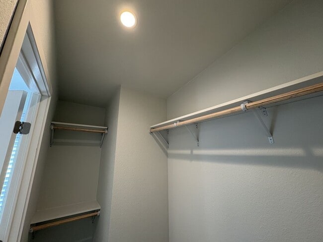 Building Photo - 20683 Waalew Rd