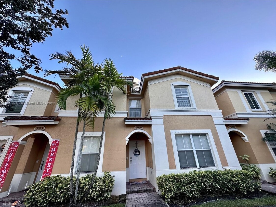 Primary Photo - 3 br, 2.5 bath Townhome - 3059 SW 129th Way